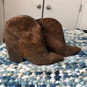 Lola Cruz brown short cowboy boots!